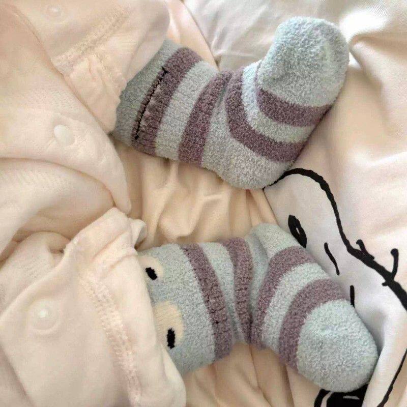 宝宝睡觉袜子a类秋冬珊瑚绒睡眠袜小月龄无骨加厚保暖卡通中筒袜
