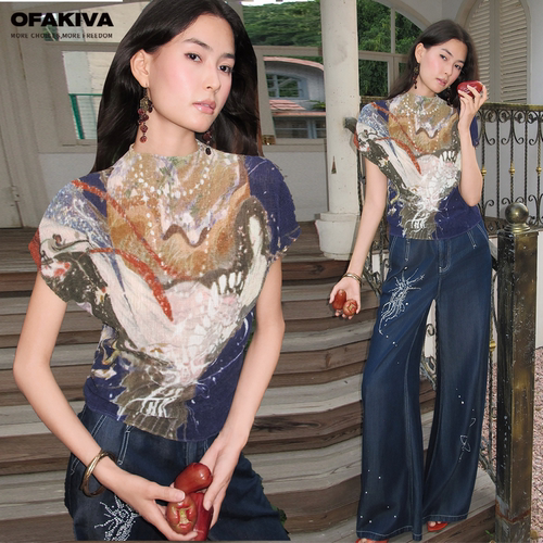 OfAkiva“鹤引”插画师合作款山海经印花T恤女中领压褶弹力上衣