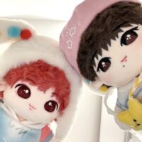山高橹远看朝穆!TF四代王橹杰luk穆祉丞小木头橹穆20cm棉花娃娃