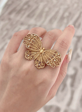 奥米迪奥CD金属蝴蝶镂空戒指珍珠