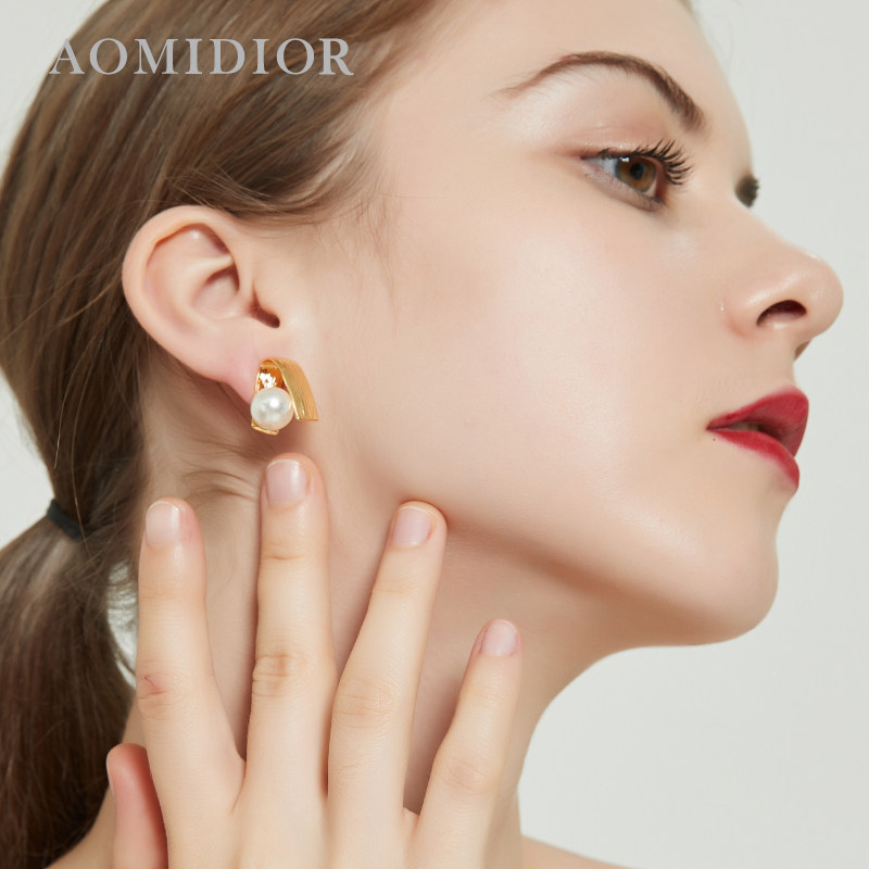奥米迪奥珍珠短款V型耳钉气质百搭小巧2021新潮款女时尚网红款银