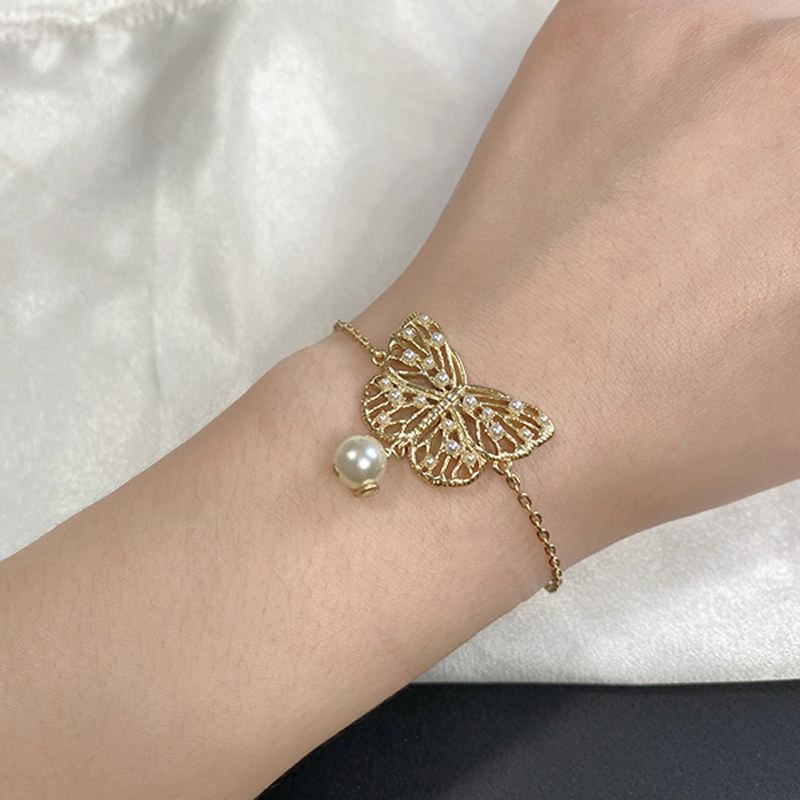 奥米迪奥C镂空蝴蝶手链浅金色吊坠珍珠链条手饰高级百搭新款手镯