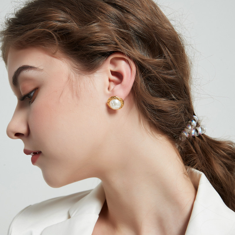 奥米迪奥欧美菱格纹大珍珠耳环女ins小众夸张气质复古纽扣耳钉新