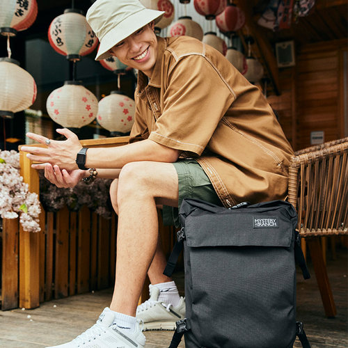 街禅城市机能轻量男女电脑背包