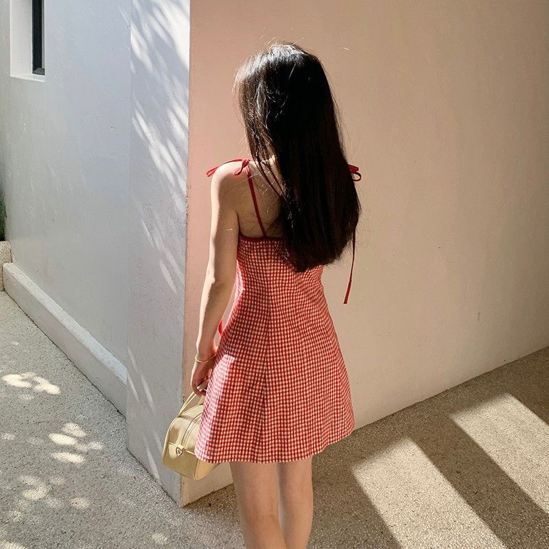 夏季小个子红格子吊带连衣裙图片