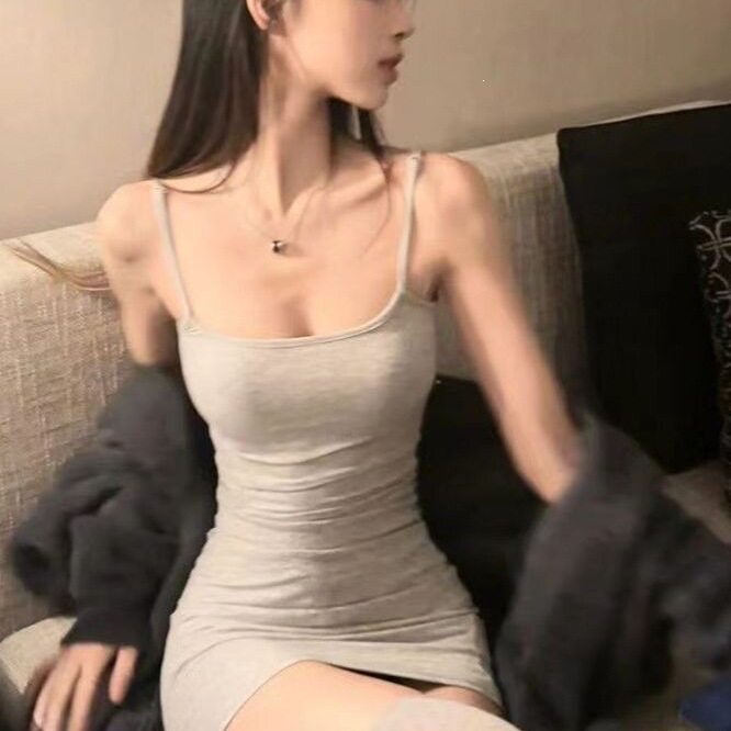 辣妹吊带连衣裙女气质甜辣小个子修身显瘦内搭打底包臀短裙子