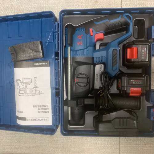 议价东成D C ZC04-24（E型）充电式无刷电锤，（两电一充