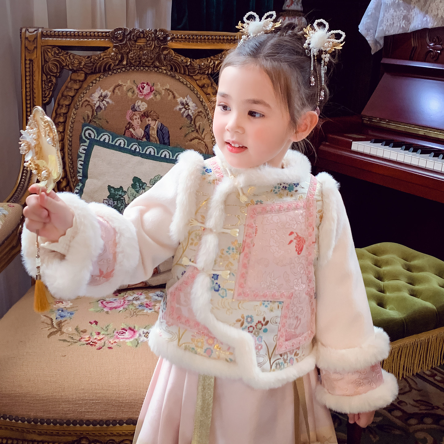 儿童表演礼服小女孩新年拜年衣服