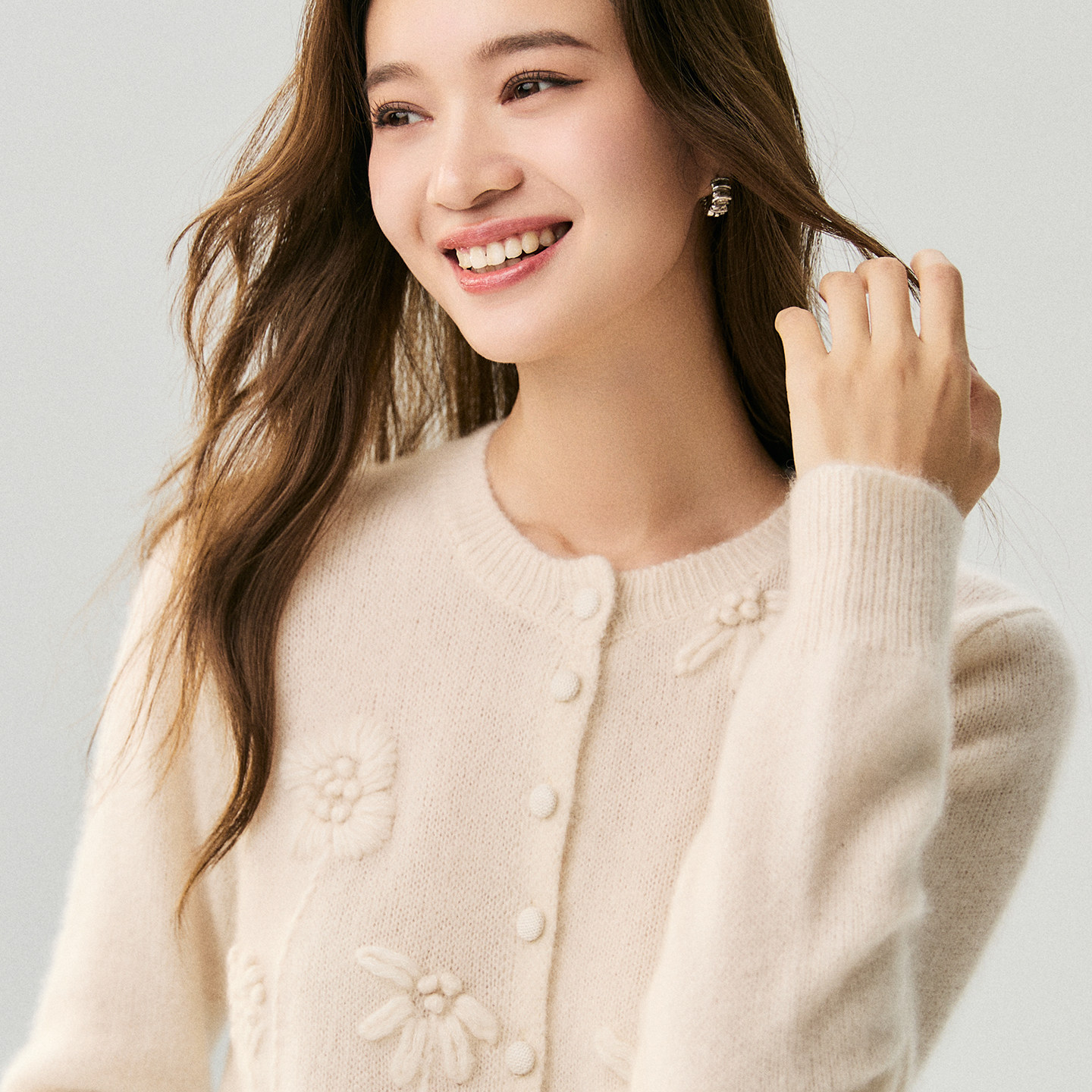 山羊绒针织开衫女士绣花毛衣外套