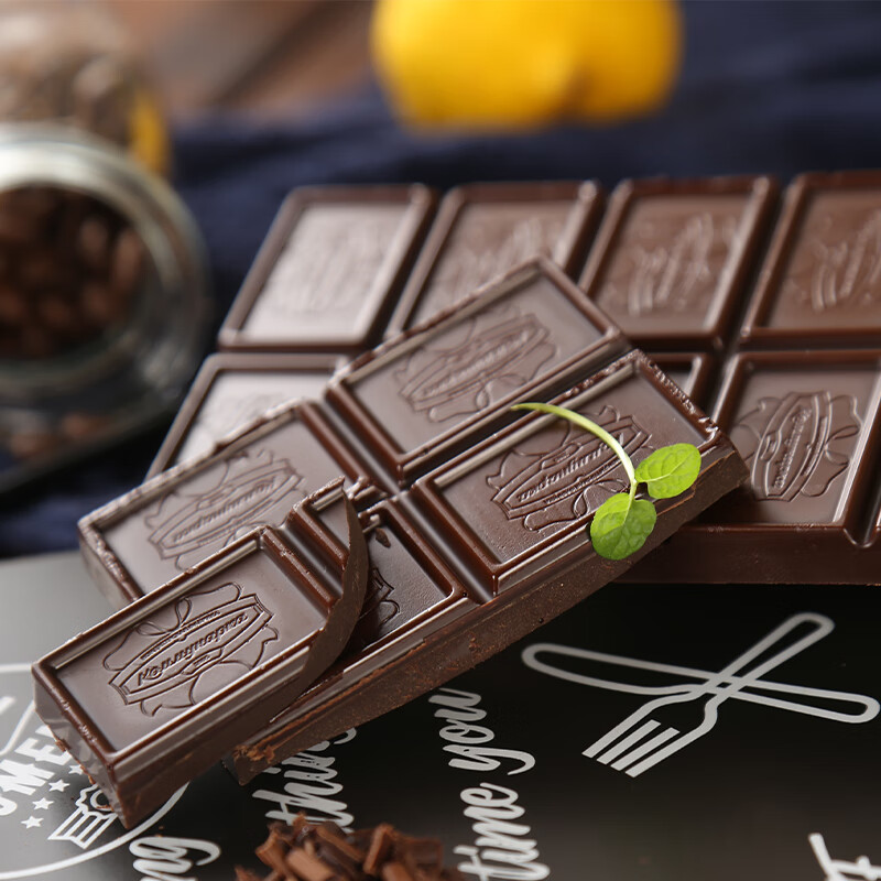 康美纳卡白俄罗斯进口黑巧克力高浓度可可脂运动健身苦巧克力