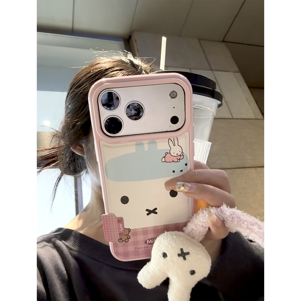 可爱鼓包皮纹米菲兔表情适用于苹果16/17promax少女心iPhone15pro手机壳女款14全包防摔13/12/11高颜值保护套