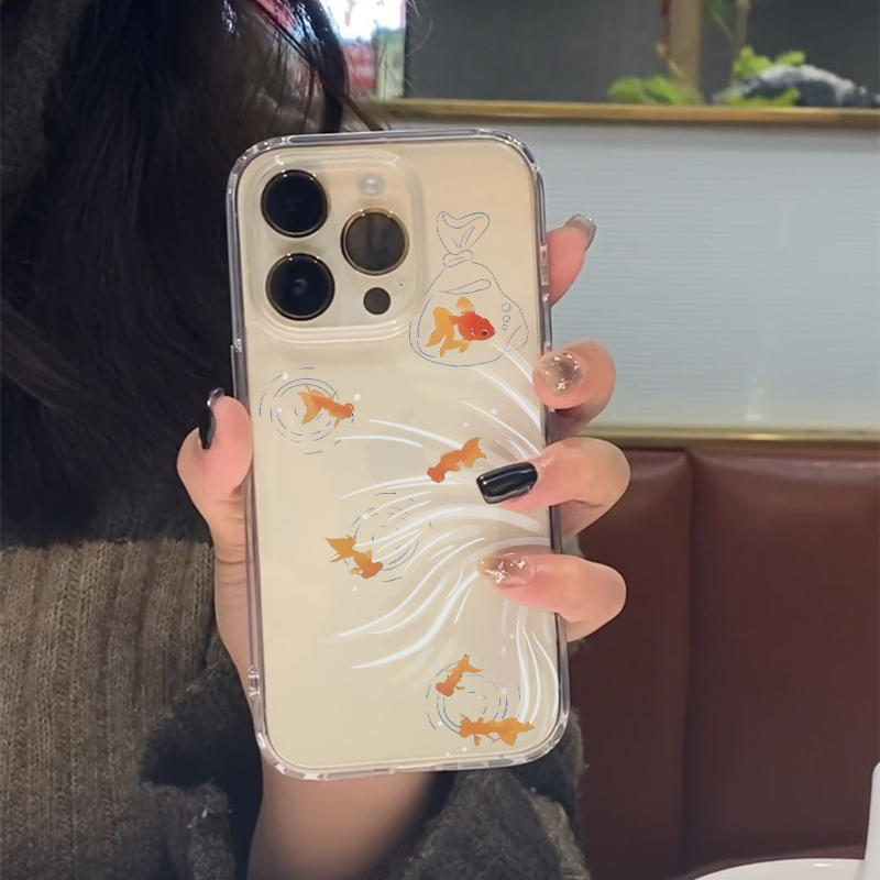 简约袋装金鱼适用苹果17promax手机壳iPhone16pro卡通小米15reno14华为Pura80pro软套vivox200红米K80荣耀400