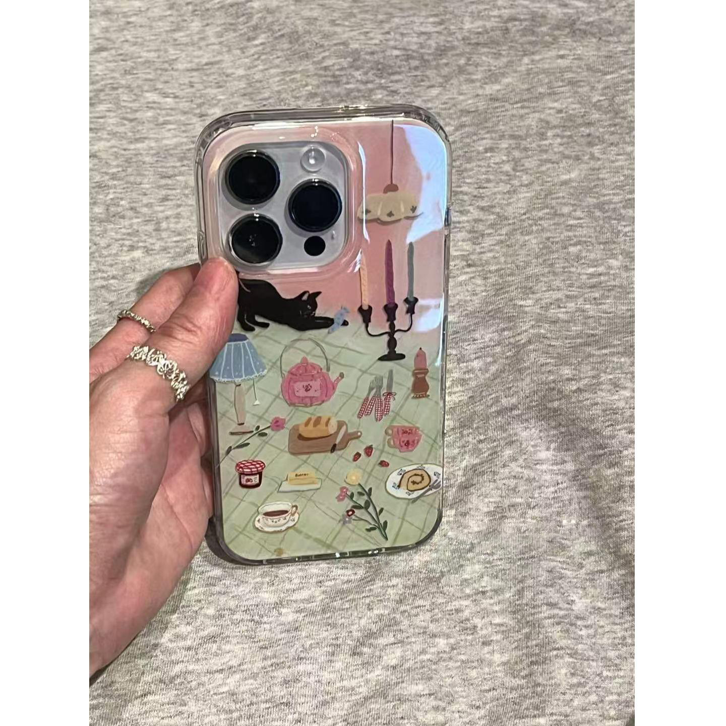 春日野餐猫咪插画适用iphone16promax手机壳苹果15/13/14华为mate70新款vivos20小米oppo红米K80iqoo荣耀300