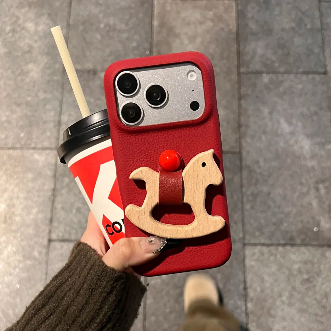 皮质新款木马支架适用苹果17Promax手机壳16promax新年红VIVOX300华为p70OPPO小米17promax秋冬马年防摔保护