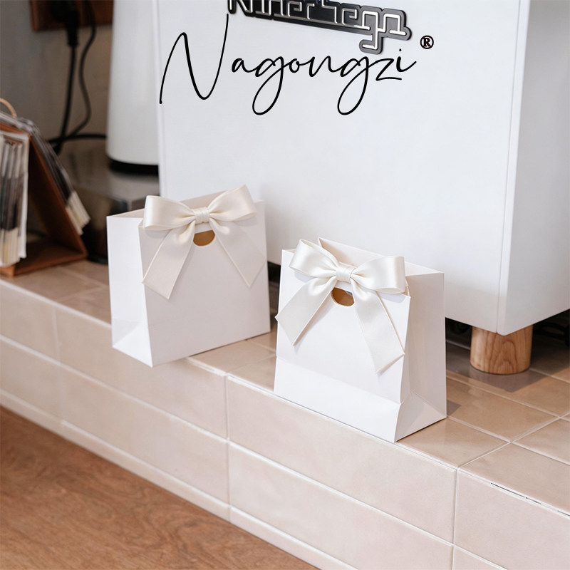 高端婚礼喜糖纸袋现货彩色蝴蝶结礼品袋白卡纸首饰袋喜糖袋logo