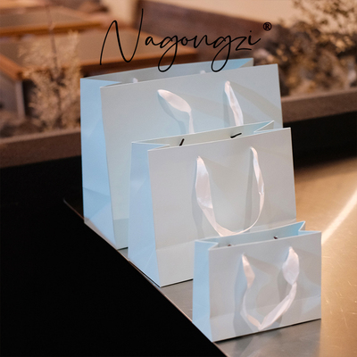 天蓝色服装手提袋礼品袋加厚白卡纸袋购物袋礼品袋包装袋批发印刷