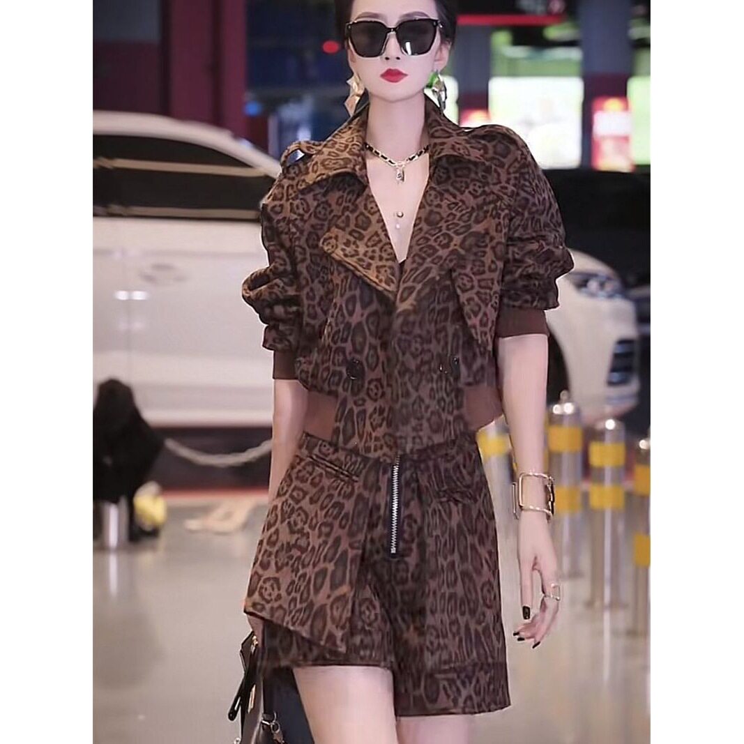 网红时尚爆款套装女2026秋冬复古时尚豹纹设计西装领外套搭配短裤