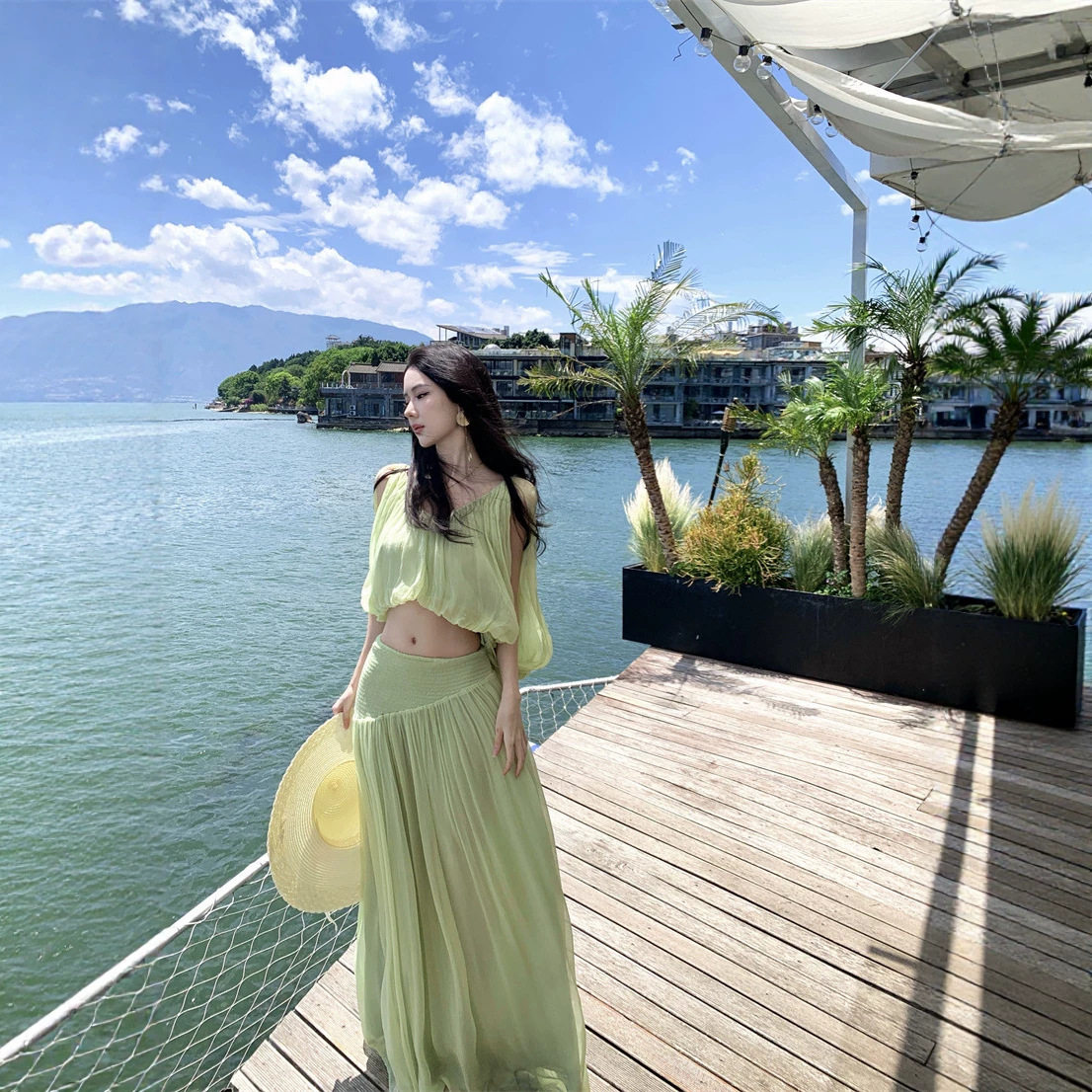 2026新款浪漫青春绿色无袖上衣搭配垂直感十足半身裙两件套女装