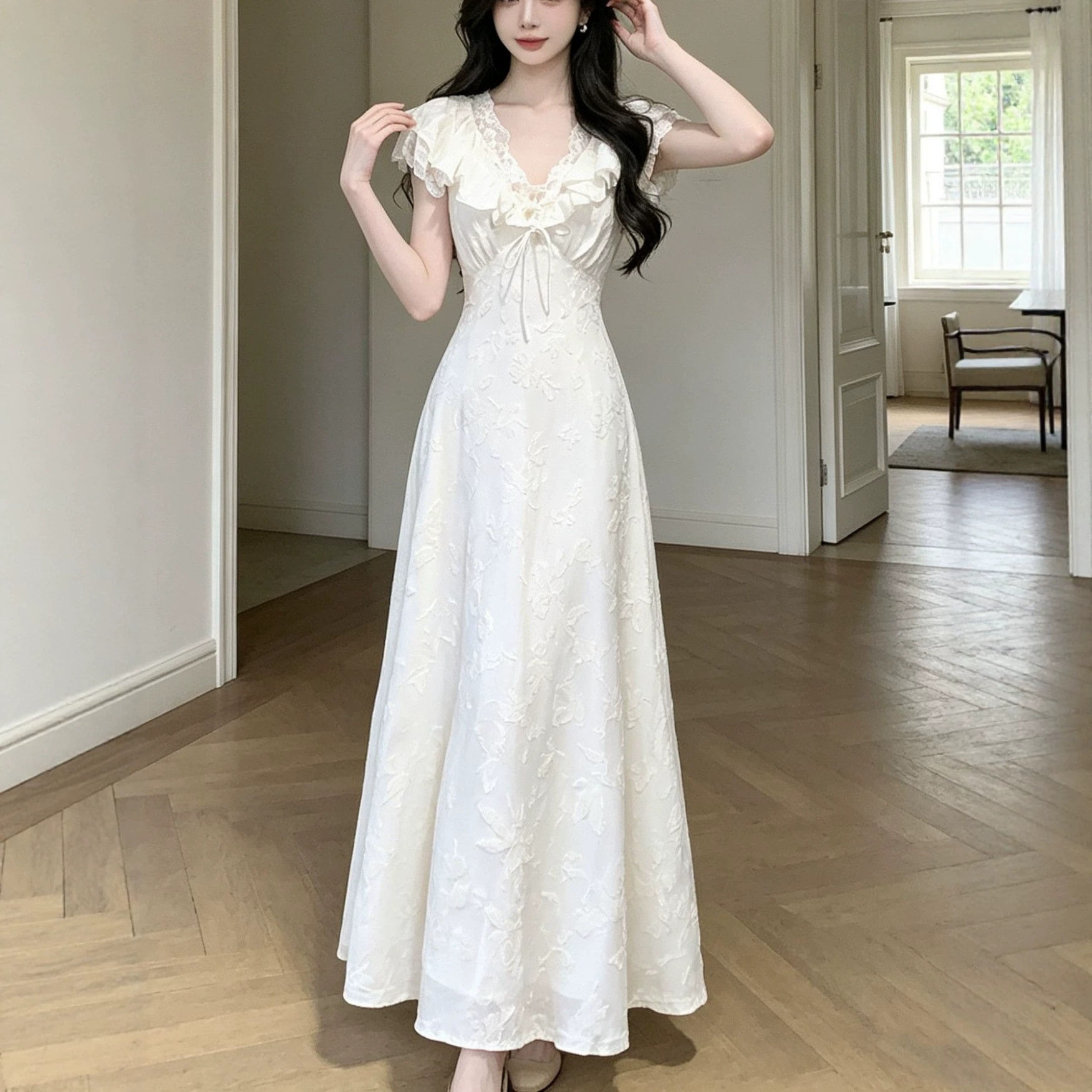 初秋巨好看温柔风森系穿搭白色连衣裙女2026新款法式仙女蕾丝长裙