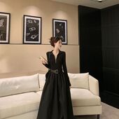 黑色半拉链连衣裙女春秋2025大码 胖mm显瘦高级感系带收腰气质长裙