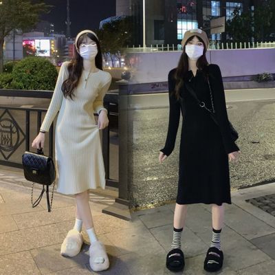 配大衣的针织连衣裙女秋冬新款