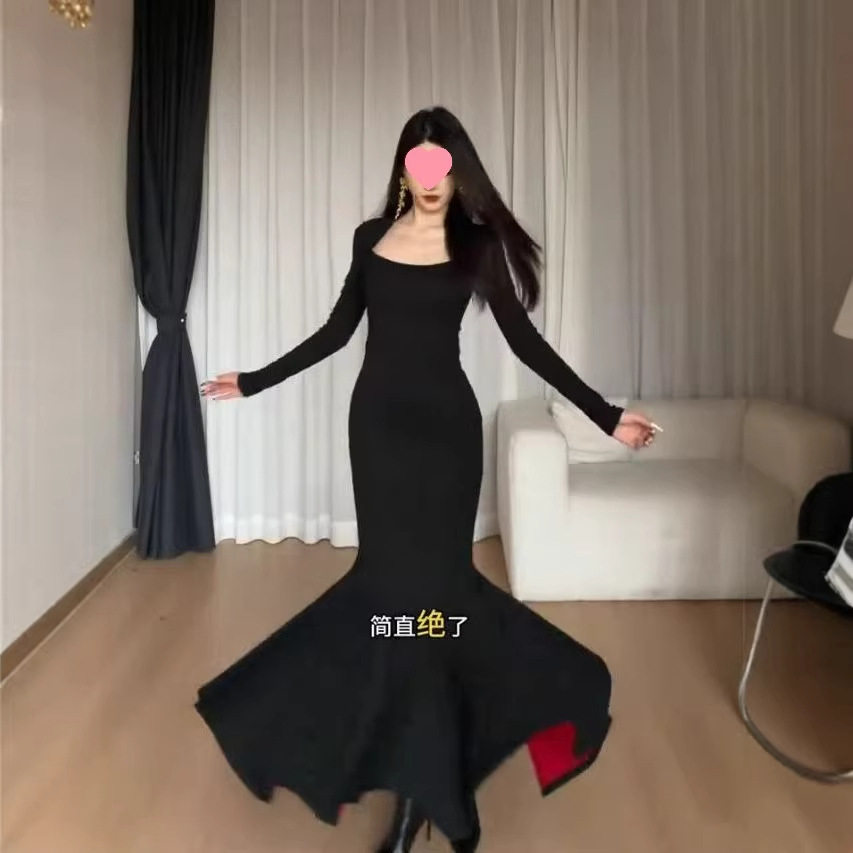 气质绝美女王气场红底拼接方领长袖连衣裙女春新款收腰包臀裙