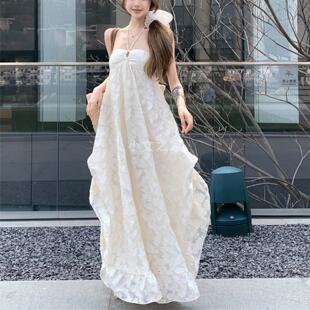 海边度假风露背挂脖连衣裙沙滩裙女早春带胸垫A字裙纯欲镂空长裙