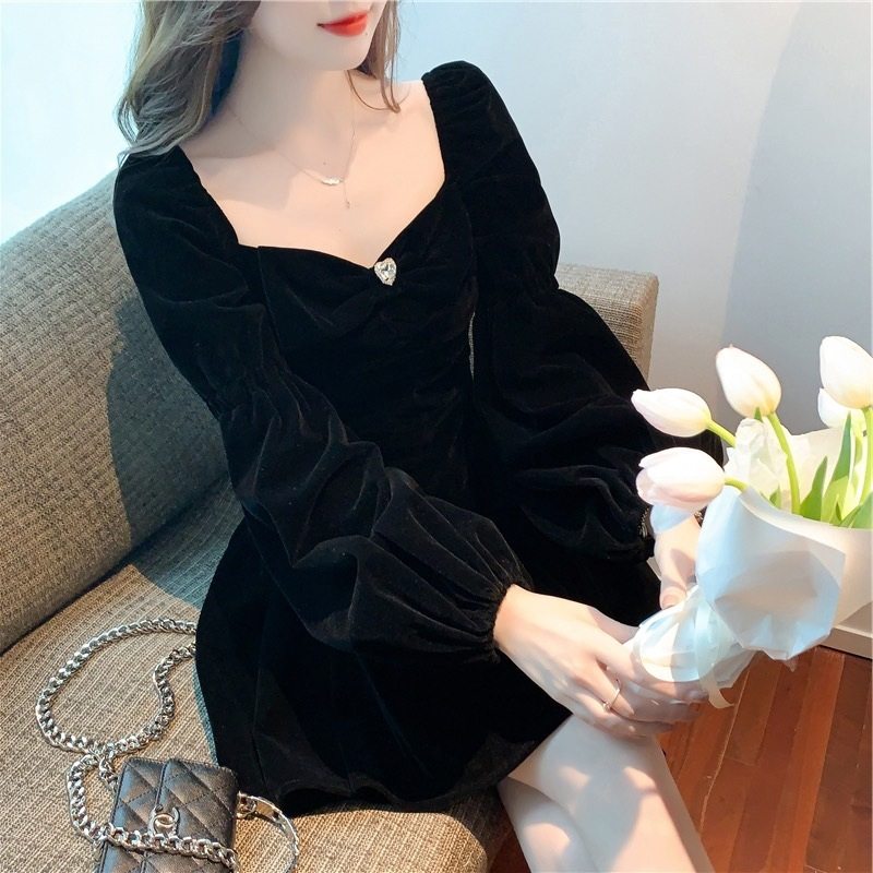 超好看方领丝绒小黑裙法式生日小礼裙收腰方领连衣裙女春秋季女装