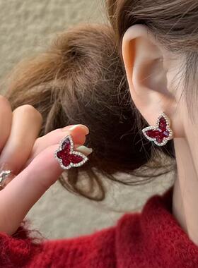 2025秋冬新款红色水晶蝴蝶耳钉女高级感轻奢小众设计独特精致耳饰