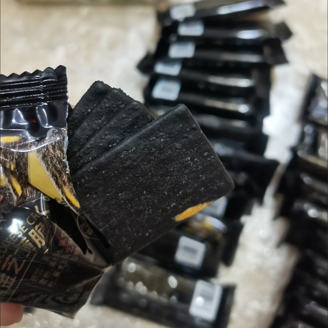 黑金芝士薄脆饼干咸香酥脆八种黑色谷物奶香追剧上班族网红零食品