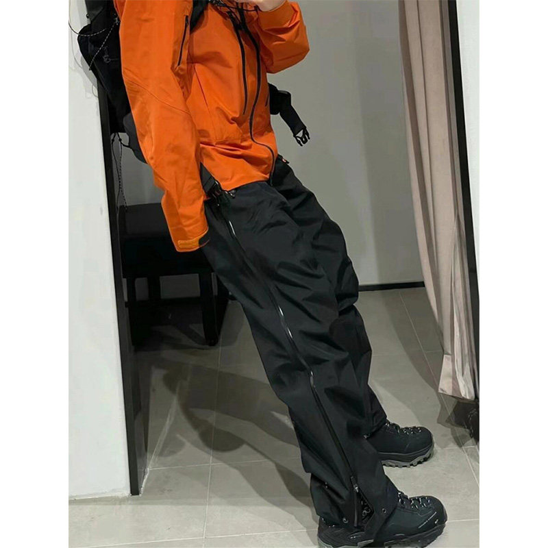 临典黑色登山冲锋裤女款2026新款春秋防风防水户外运动情侣登山裤