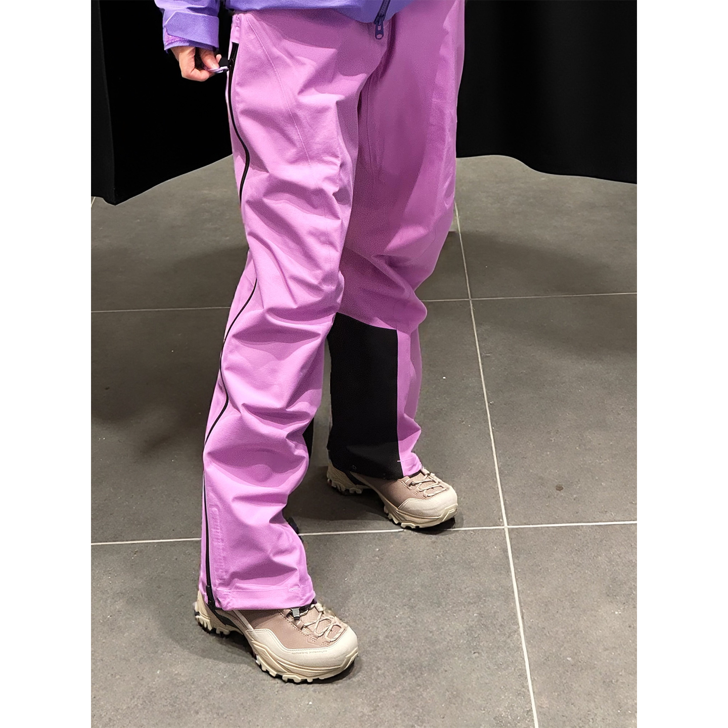 临典粉紫色户外冲锋裤女2026春秋新款防水防风耐磨徒步越野登山裤