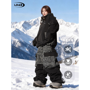 临典黑色腰果花滑雪服套装女款2026新款防风加厚外套单双板雪服男