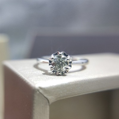 18K金40分空托镶嵌钻石戒指