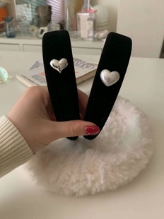 0918韩国东大门代购earlobe亮面爱心发箍黑色通勤办公秋冬绒面