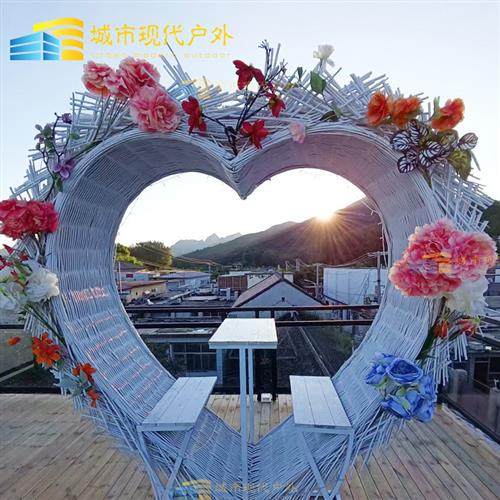 巴厘岛网红鸟巢秋千鸟巢巴厘岛酒店清凉爱心民宿三亚摄影打卡庭院