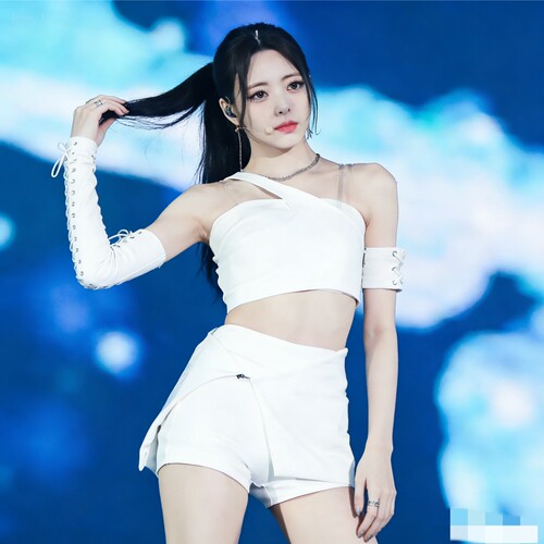 韩国ITZY女团申有娜同款白色