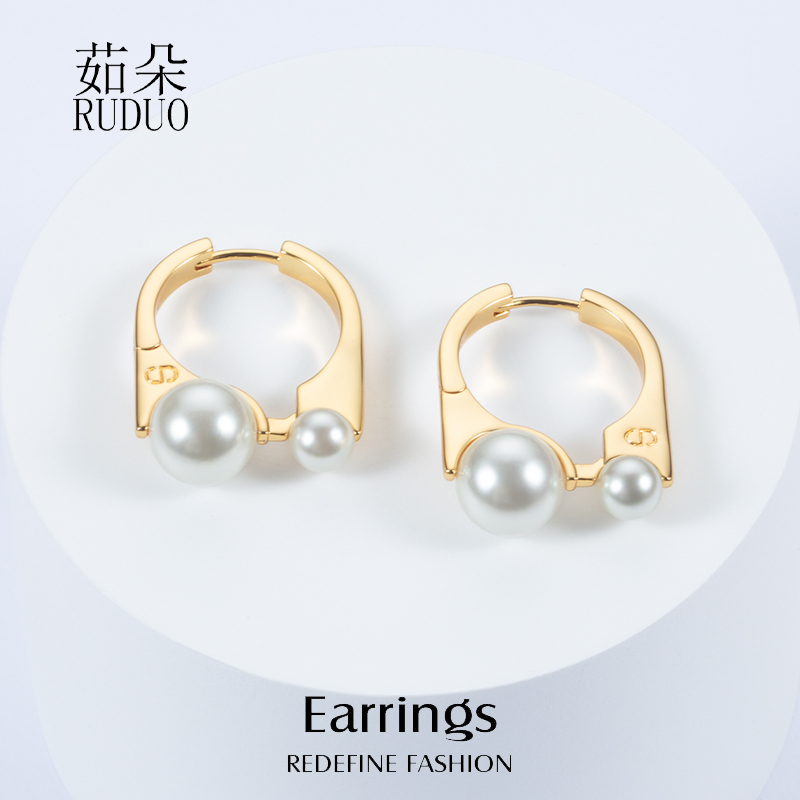 CD字母珍珠金色高级感耳扣