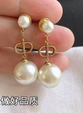2025年新款爆款CD字母珍珠链条流苏耳环复古做旧耳钉轻奢高级耳坠