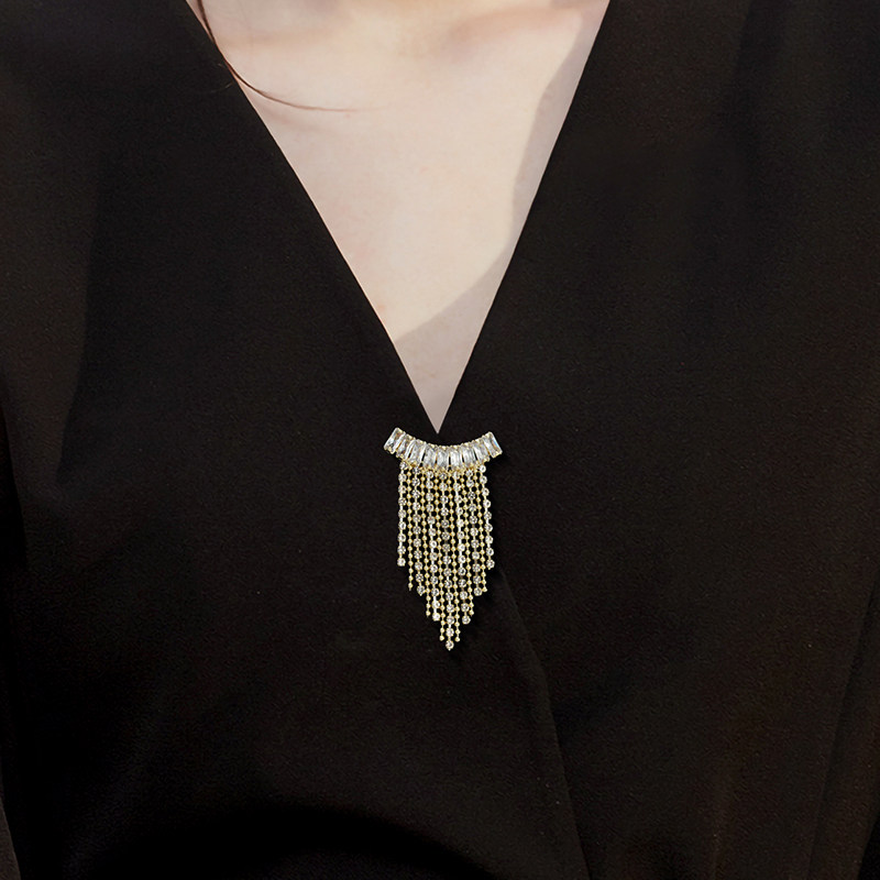 精致设计感流苏弧形胸针高档女领口防走光扣胸花别针衣服西装配饰,饰品/流行首饰/时尚饰品新,胸针,淘宝优惠券,粉丝福利购,淘宝优惠卷