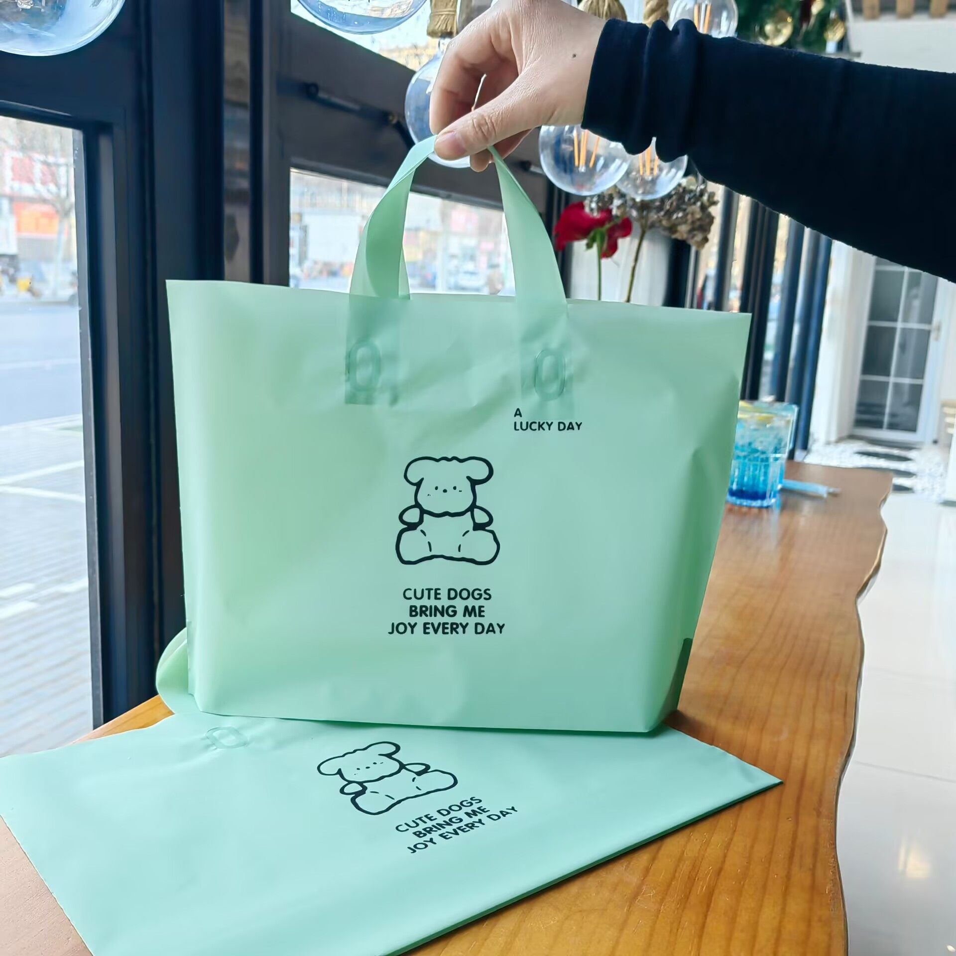 春夏磨砂服装店手提袋子服装店用高级感礼品袋包装袋定制印刷logo