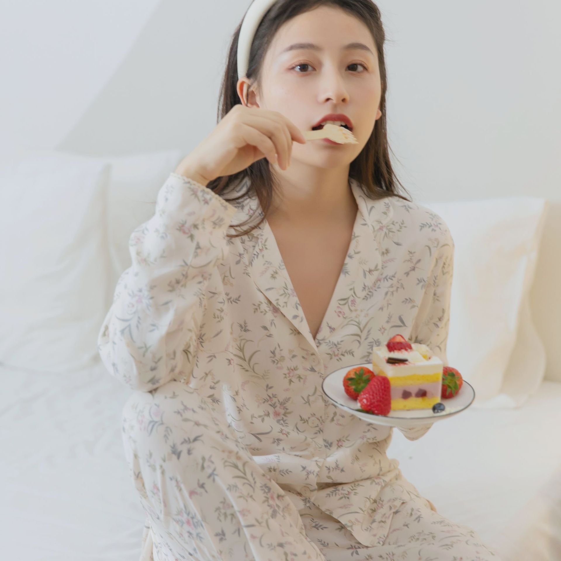 日系CherryKoko西班牙O家女士春夏小蔷薇花卉长袖复古小碎花