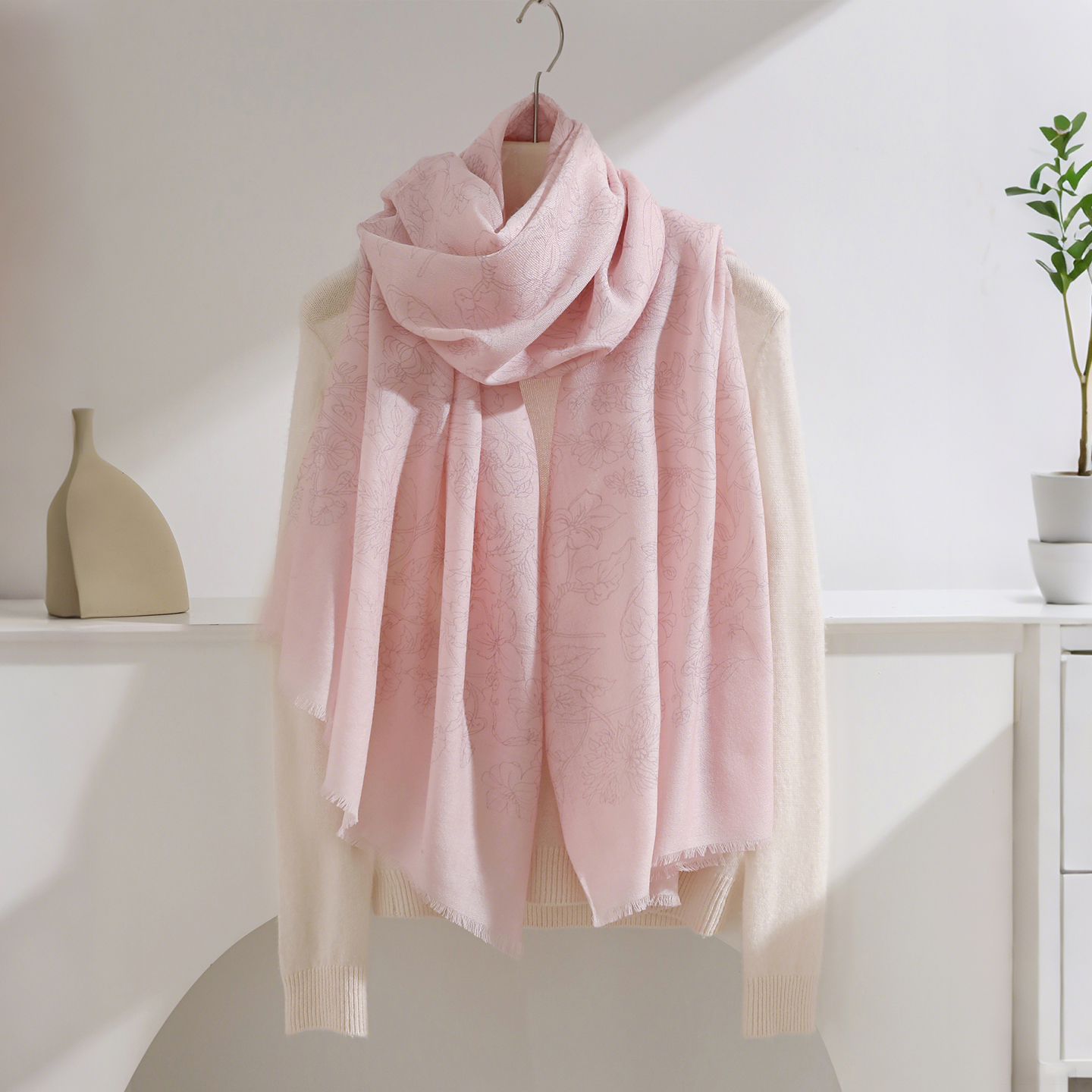 粉色羊毛围巾女款2025新款今年流行爆款冬薄款披肩高级羊绒感丝巾
