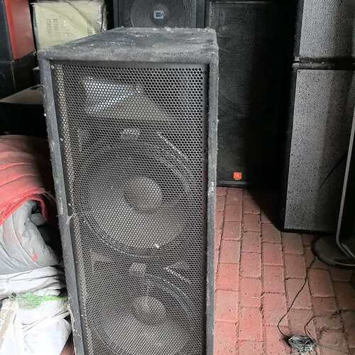 可维修JBL JRX100音箱，单元没有标牌，成色看看图，外观有使议价