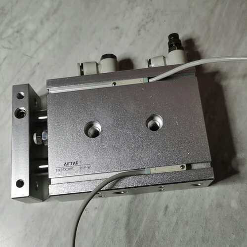 可维修成色错的AIRTAC/亚德客双轴双杆气缸，型号TR25X3议价
