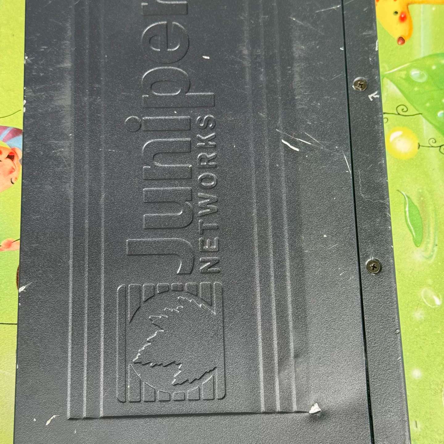 可维修出闲置Juniper SRX100防火墙，几乎全新，只有轻微议价