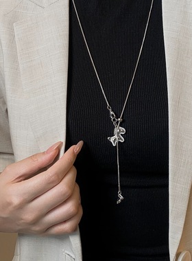 银色小马吊坠长款毛衣链轻奢