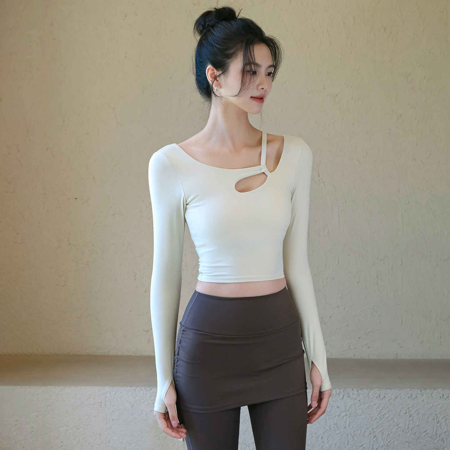 新款瑜伽服女带胸垫斜肩绑带