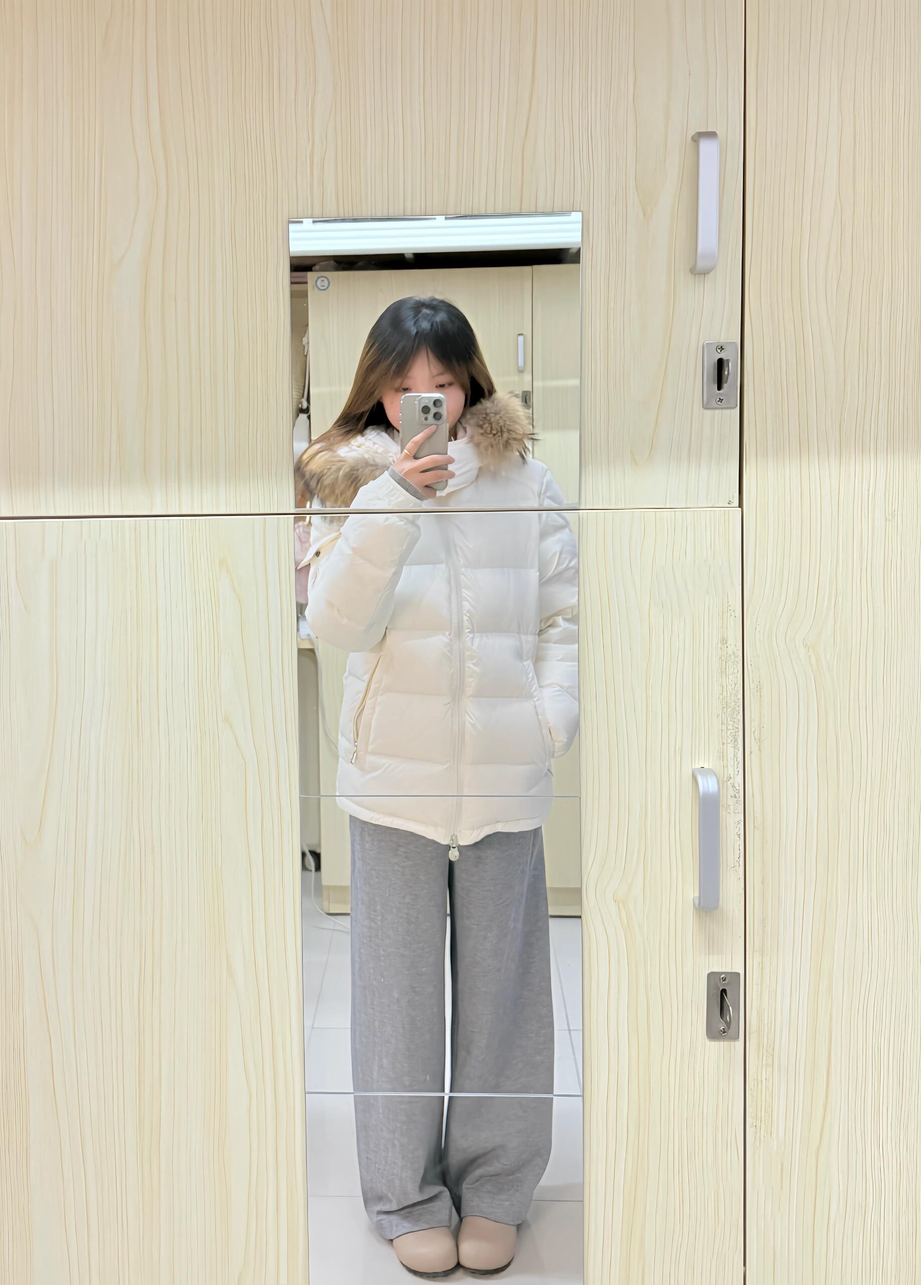 白色连帽大毛领羽绒服女冬季2025新款宽松90白鸭绒保暖面包服外套