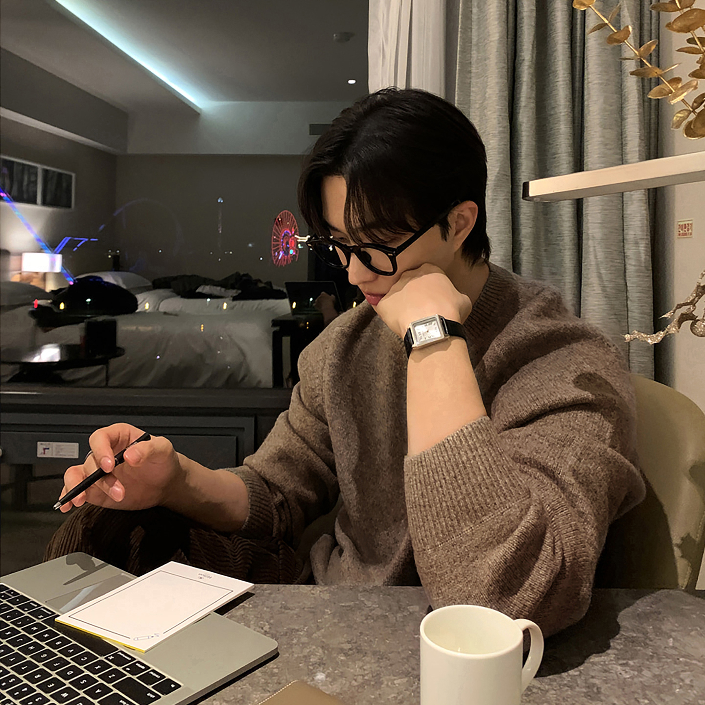 韩系男士极简风圆领针织衫